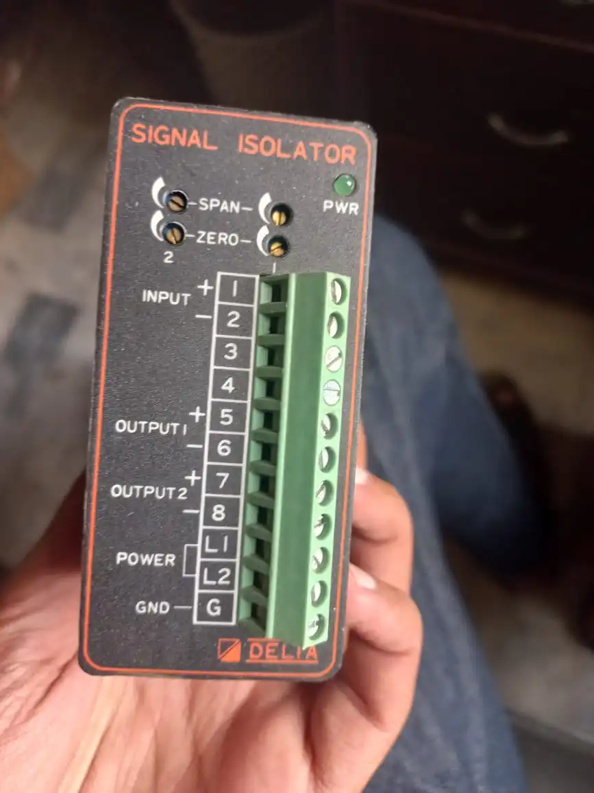 SIGNAL ISOLATOR 