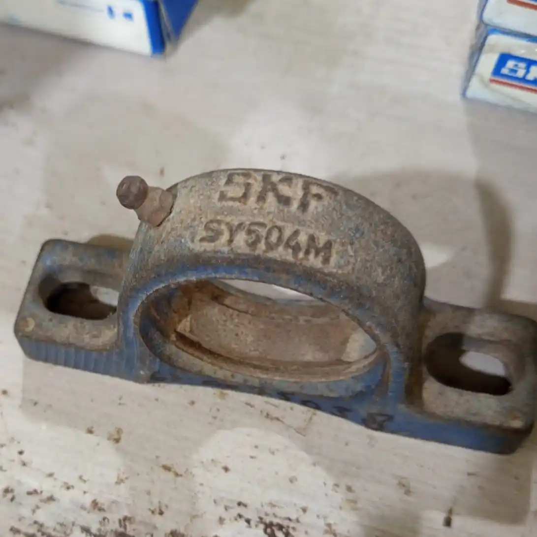 BEARING BLOCK SY 504  -LOCAL 